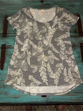 LuLaRoe Gray Scoop Neck Short Sleeve Top with White Botanical Print